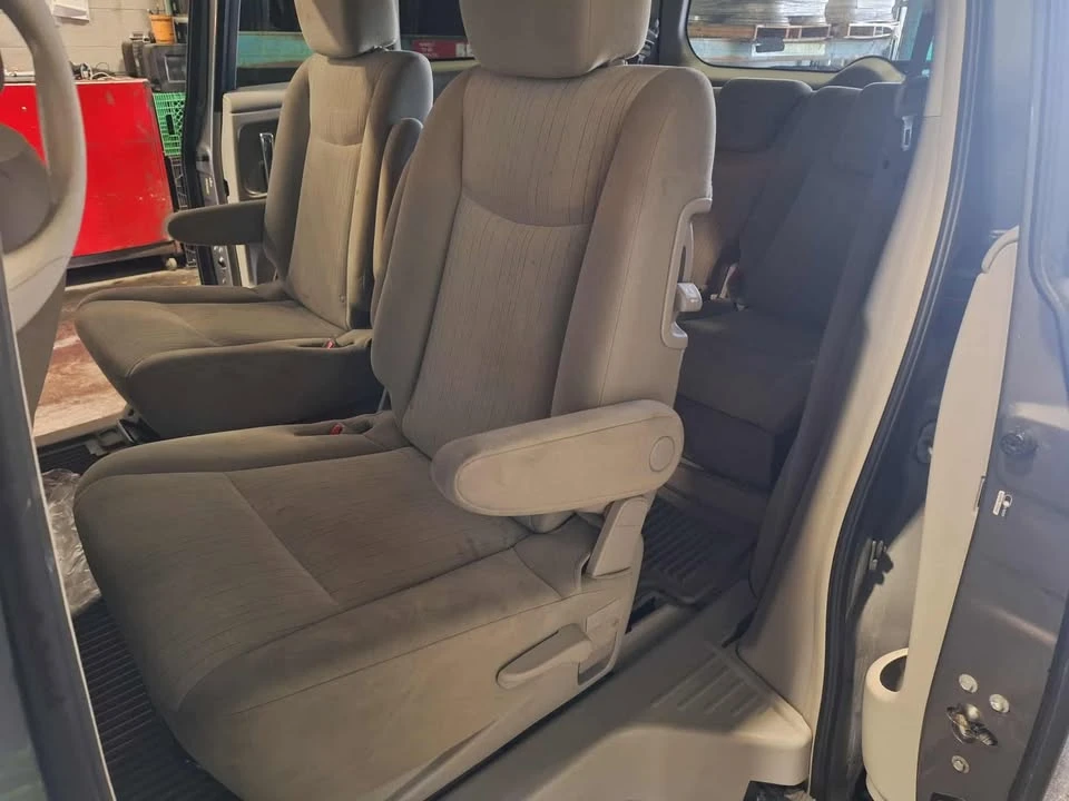 2012 Nissan Quest - Image 7 of 10