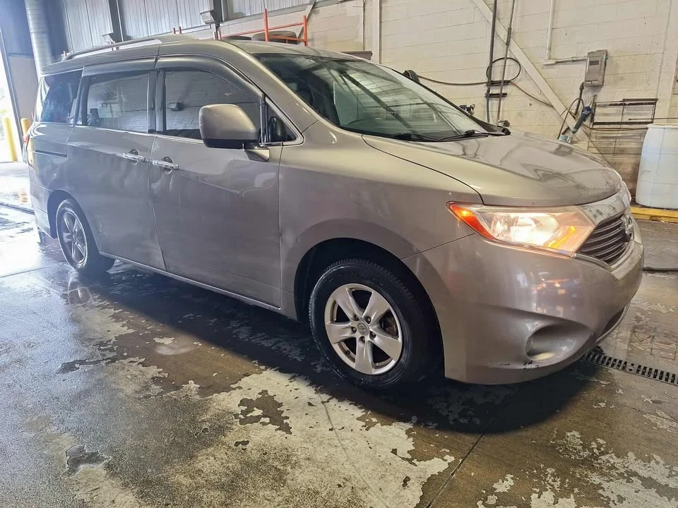 2012 Nissan Quest - Image 2 of 10