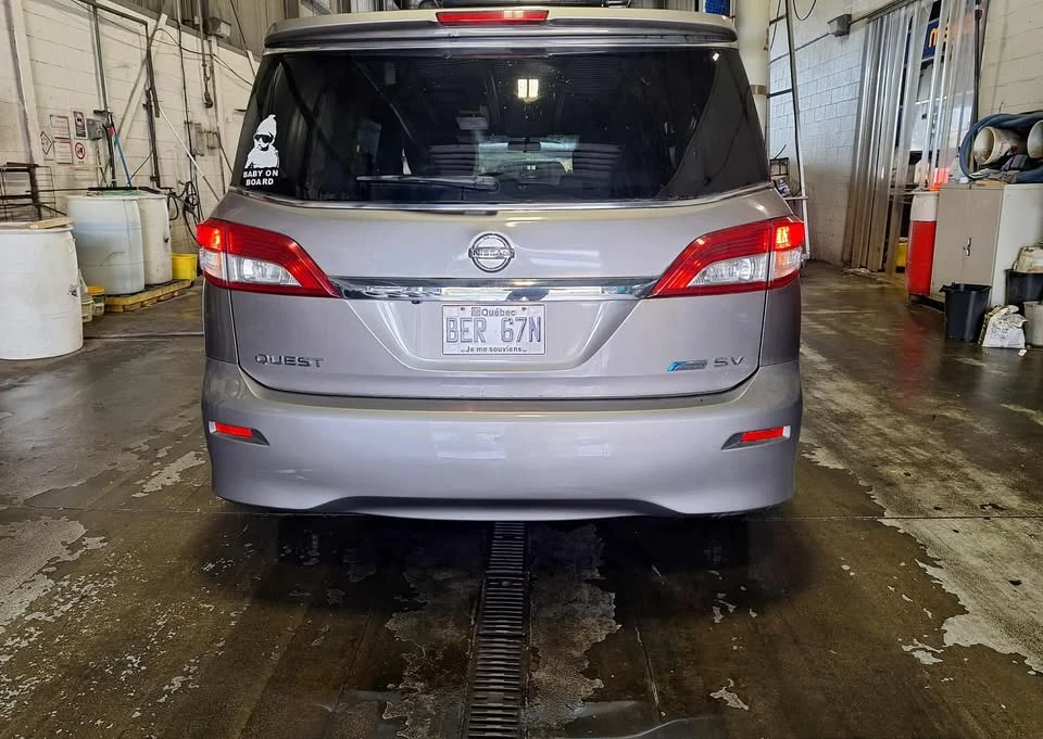 2012 Nissan Quest - Image 3 of 10