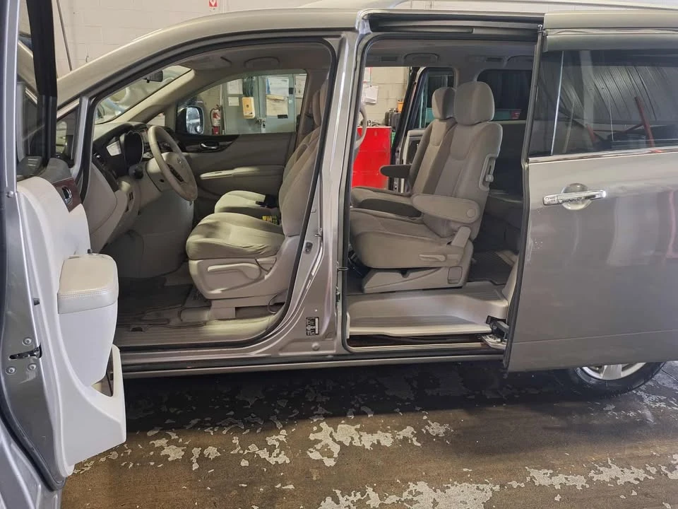 2012 Nissan Quest - Image 9 of 10