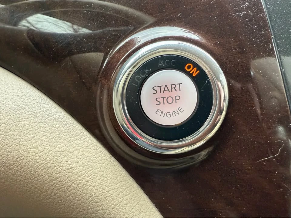2012 Nissan Quest - Image 17 of 20