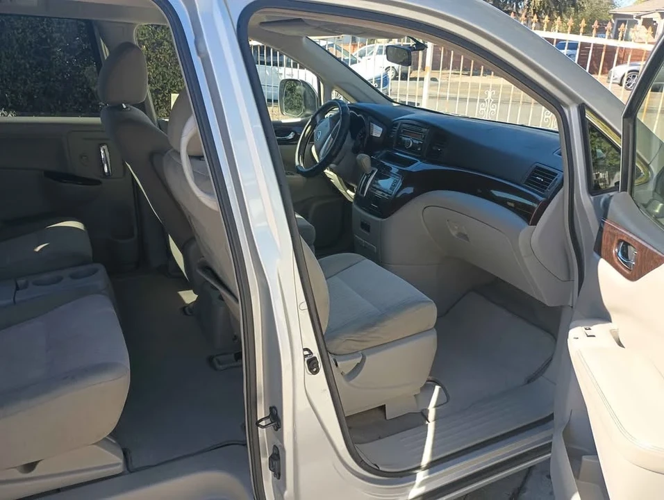2012 Nissan Quest - Image 4 of 7
