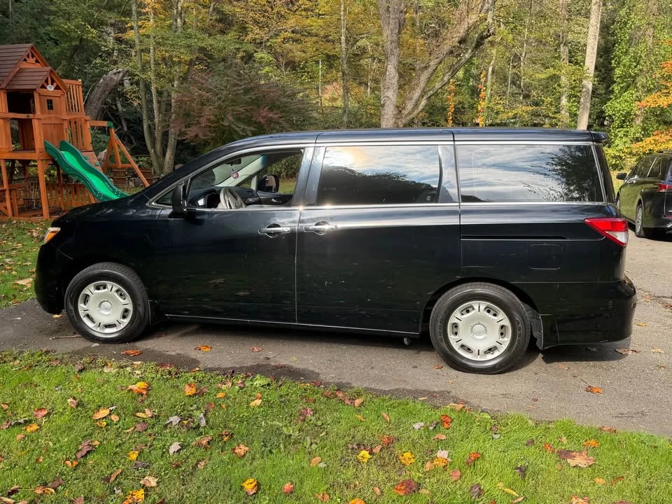 2012 Nissan Quest - Image 2 of 11