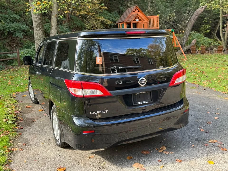 2012 Nissan Quest - Image 3 of 11