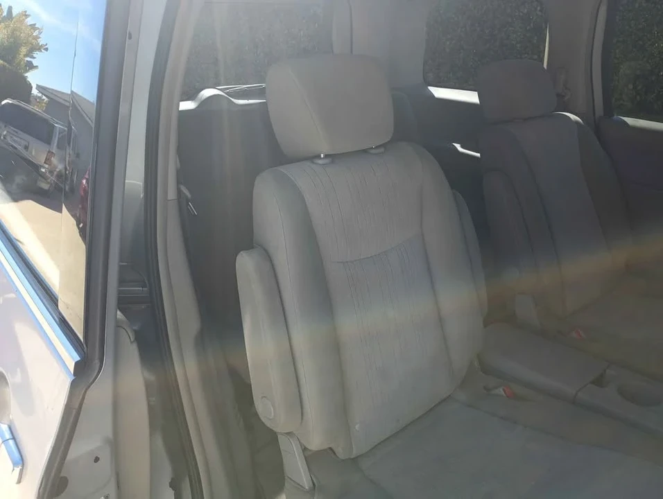 2012 Nissan Quest - Image 5 of 7