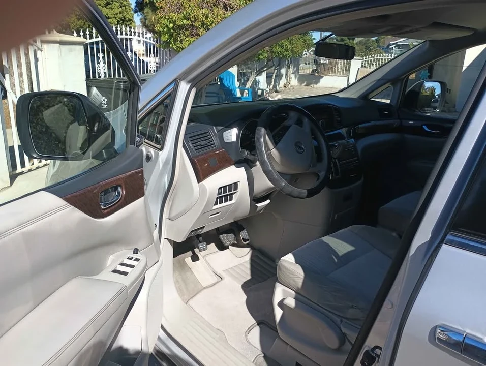 2012 Nissan Quest - Image 6 of 7