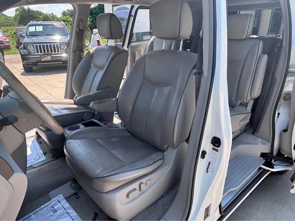 2012 Nissan Quest - Image 9 of 19