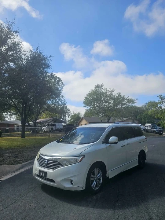 2012 Nissan Quest - Image 2 of 3