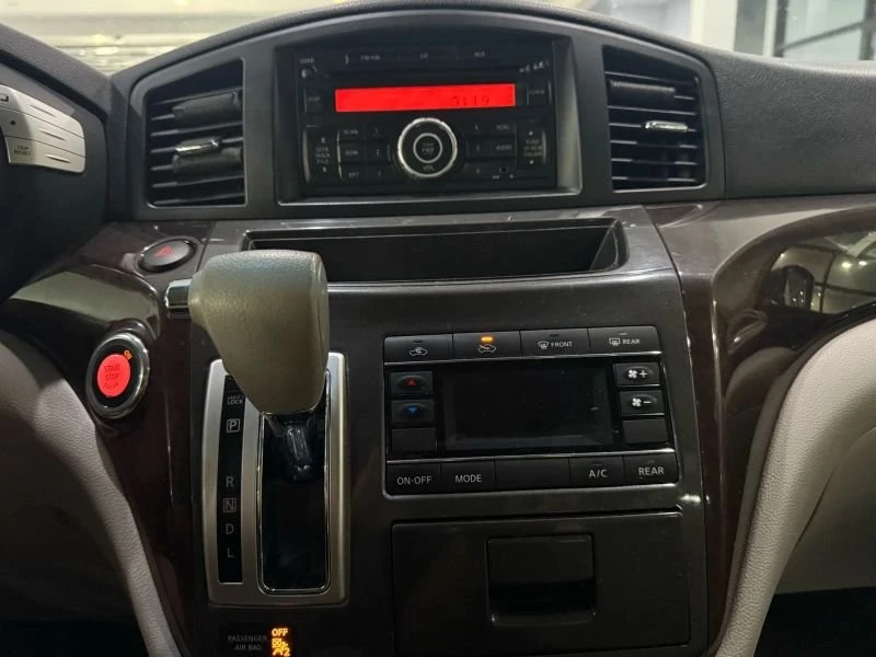 2012 Nissan Quest - Image 10 of 17