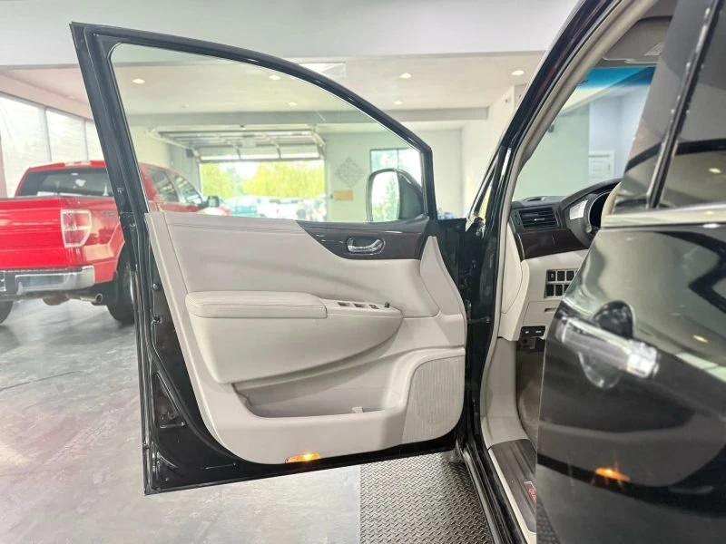 2012 Nissan Quest - Image 8 of 17