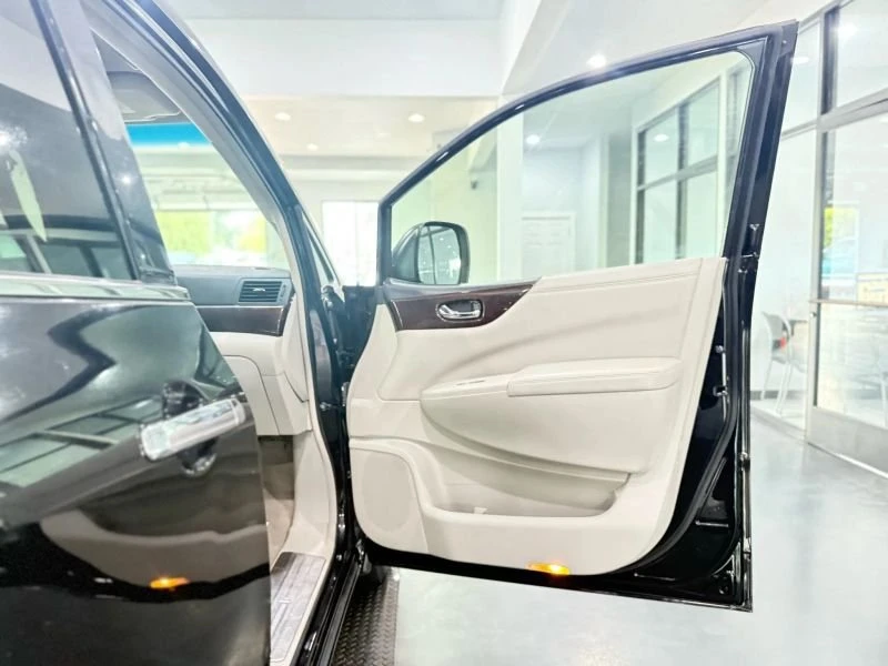 2012 Nissan Quest - Image 13 of 17
