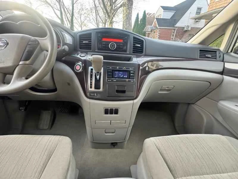2012 Nissan Quest - Image 11 of 18