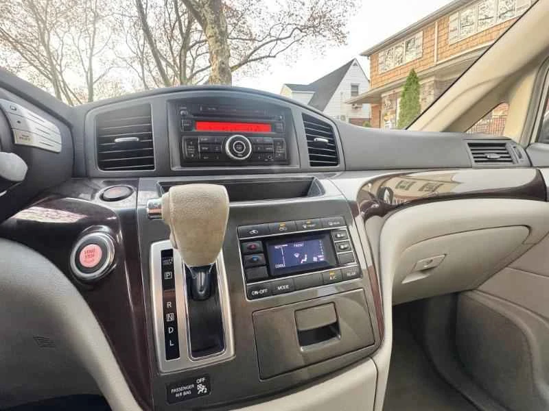 2012 Nissan Quest - Image 12 of 18