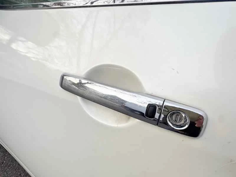 2012 Nissan Quest - Image 16 of 18