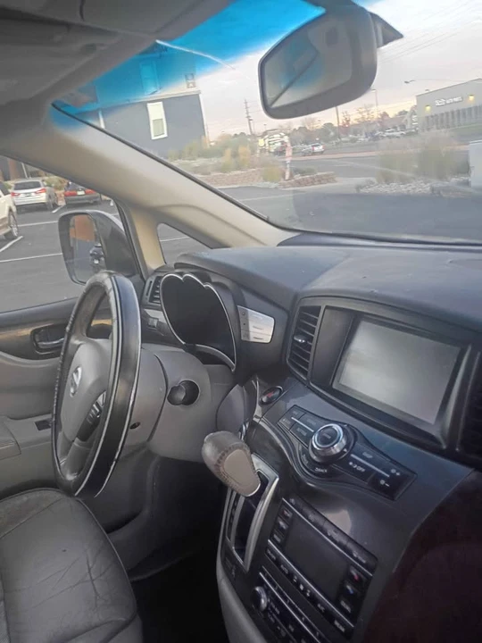2012 Nissan Quest - Image 9 of 11