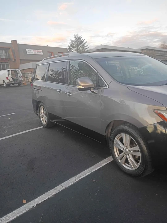 2012 Nissan Quest - Image 2 of 11