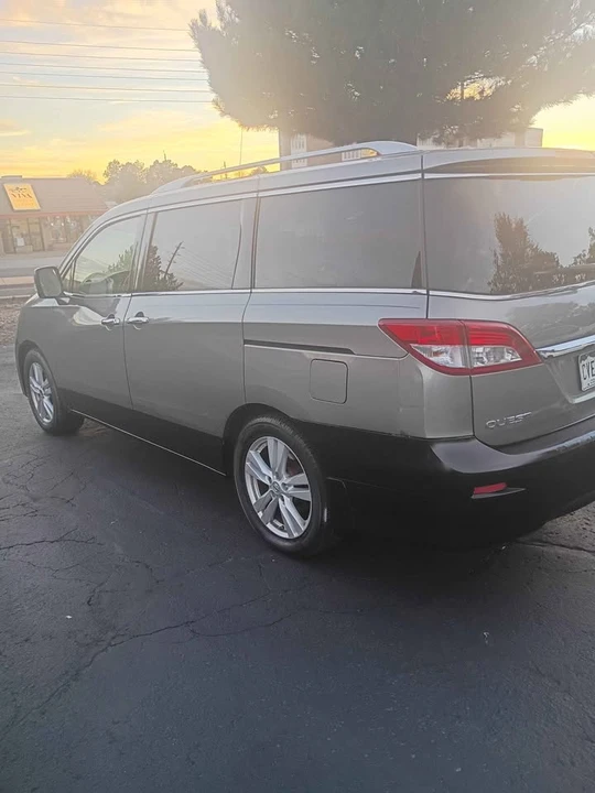 2012 Nissan Quest - Image 5 of 11