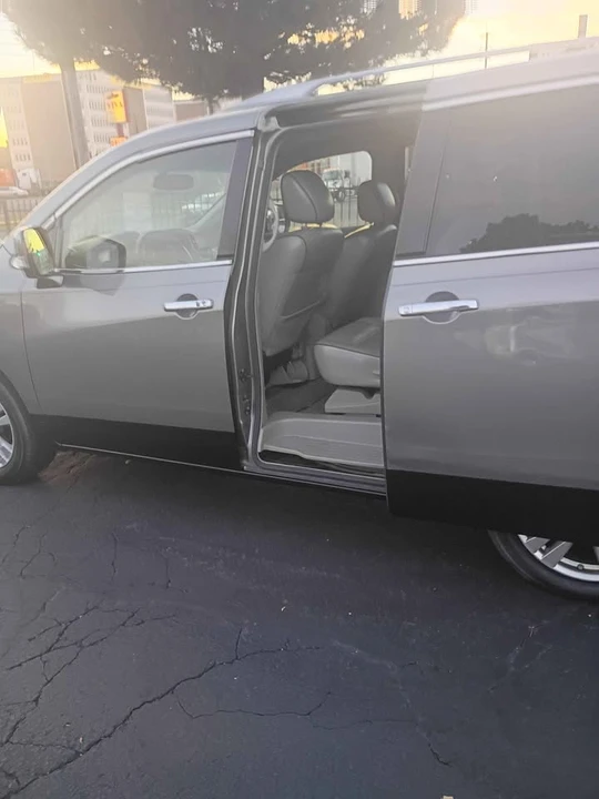 2012 Nissan Quest - Image 4 of 11