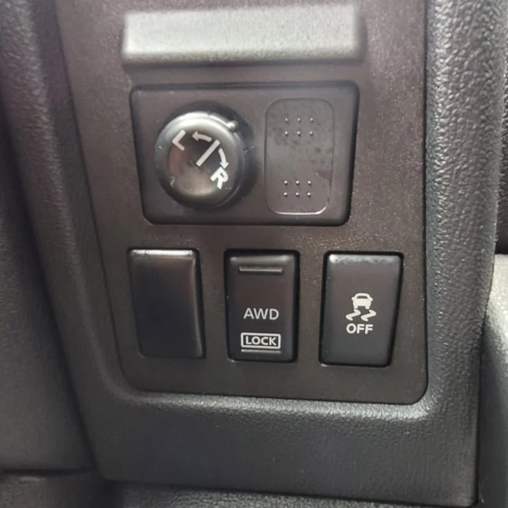 2012 Nissan Rogue - Image 16 of 18