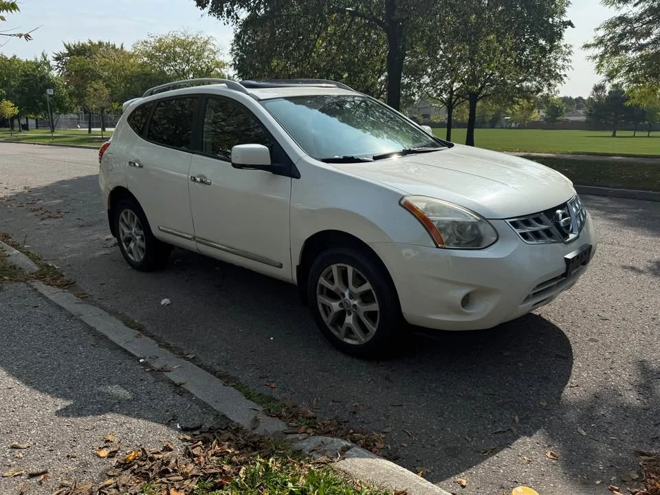 2012 Nissan Rogue - Image 2 of 5