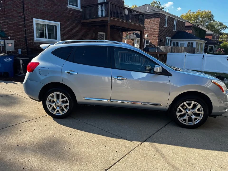 2012 Nissan Rogue - Image 2 of 2