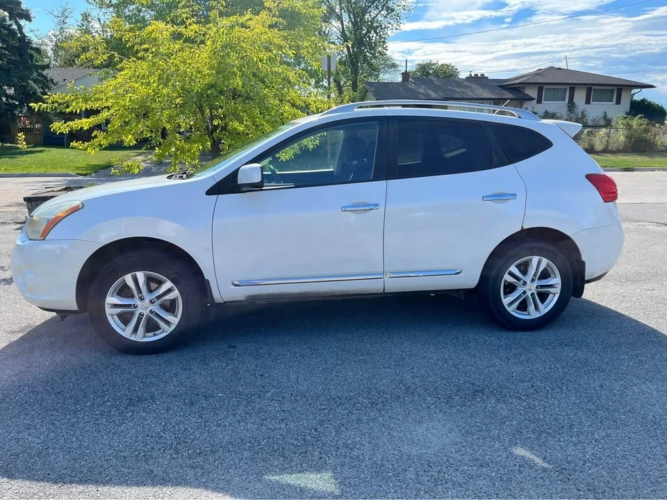 2012 Nissan Rogue - Image 2 of 10