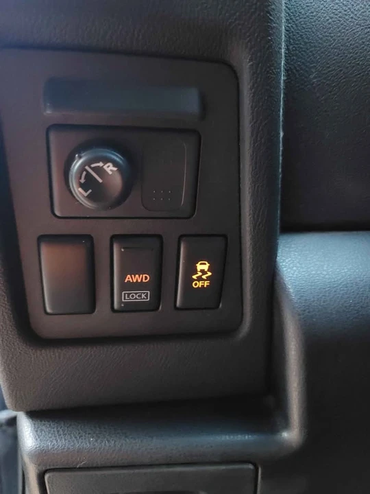 2012 Nissan Rogue - Image 10 of 16