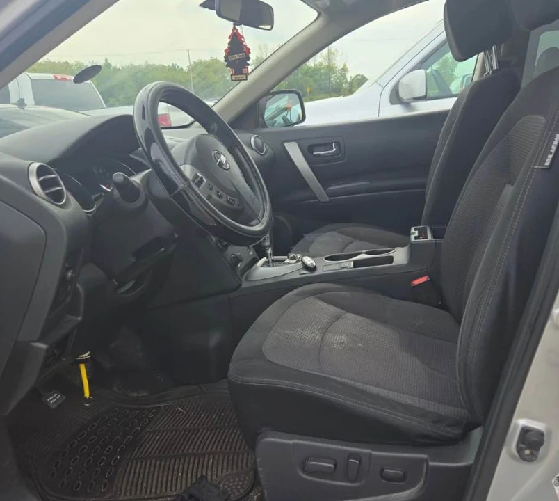 2012 Nissan Rogue - Image 6 of 6
