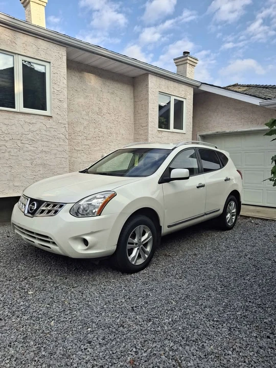 2012 Nissan Rogue - Image 2 of 17