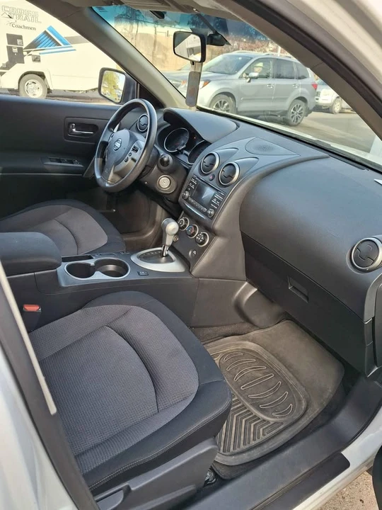 2012 Nissan Rogue - Image 9 of 17