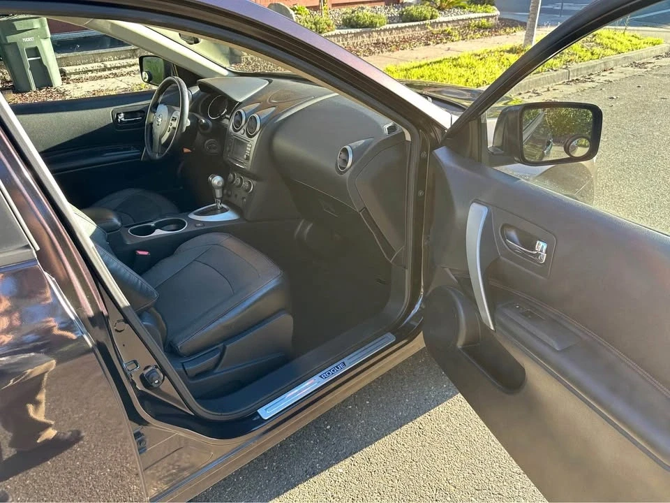 2012 Nissan Rogue - Image 11 of 13