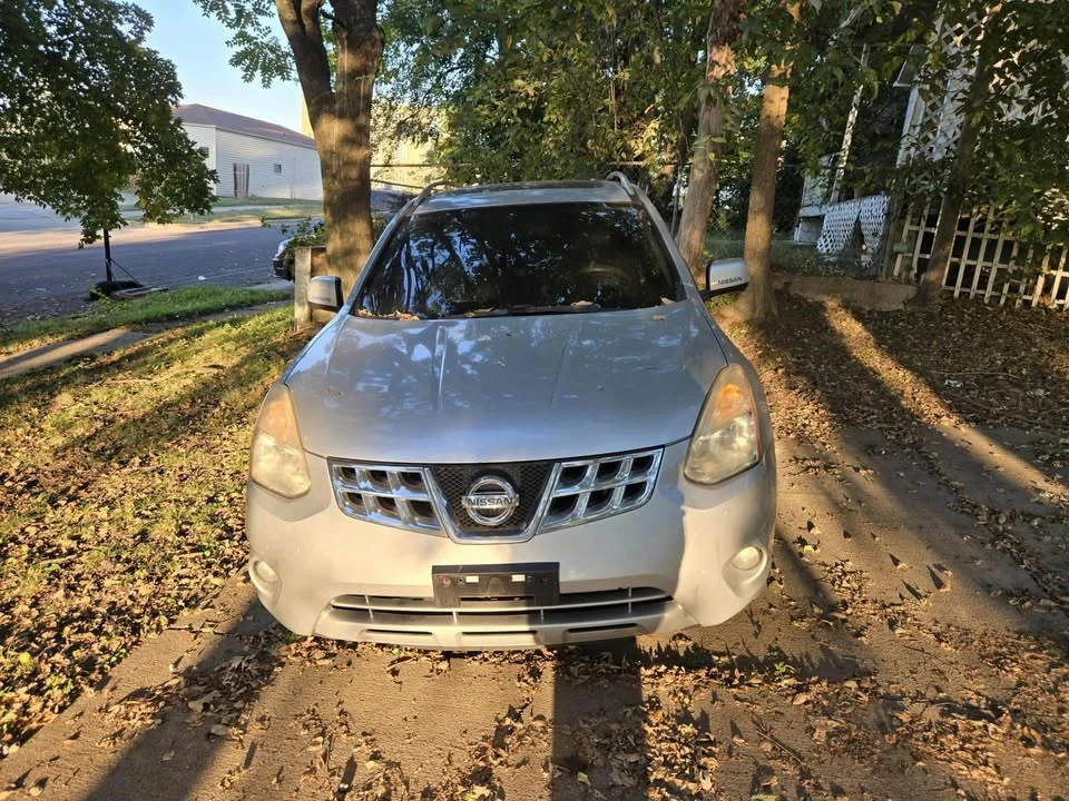2012 Nissan Rogue - Image 2 of 10