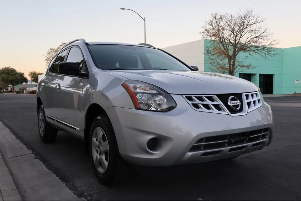 2012 Nissan Rogue - Image 2 of 10