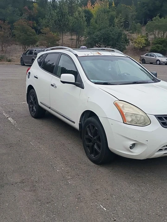2012 Nissan Rogue - Image 2 of 5
