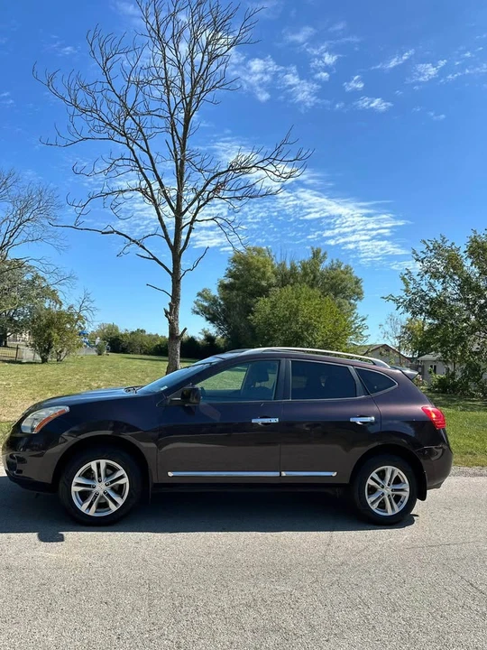 2012 Nissan Rogue - Image 2 of 11