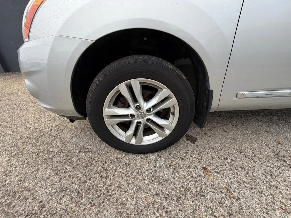 2012 Nissan Rogue - Image 10 of 19