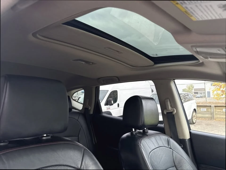 2012 Nissan Rogue - Image 16 of 18