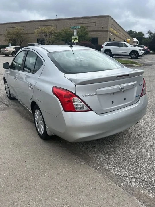 2012 Nissan Versa - Image 5 of 12