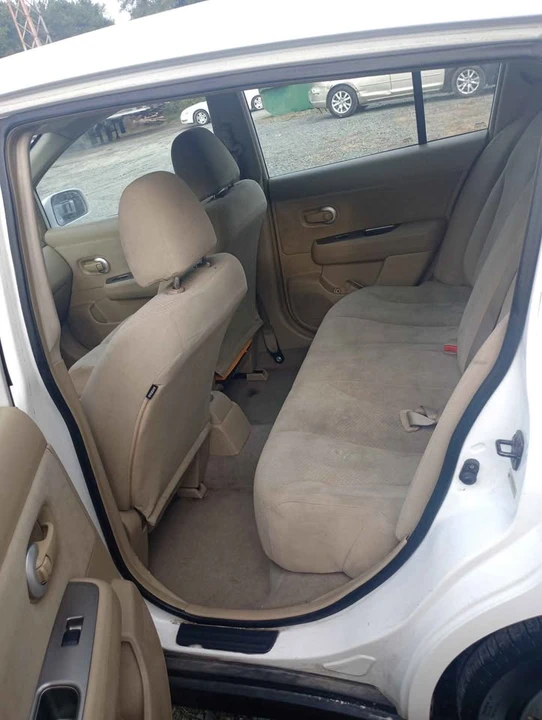 2012 Nissan Versa - Image 6 of 9