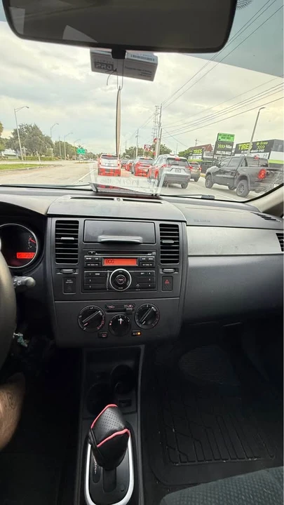 2012 Nissan Versa - Image 7 of 8