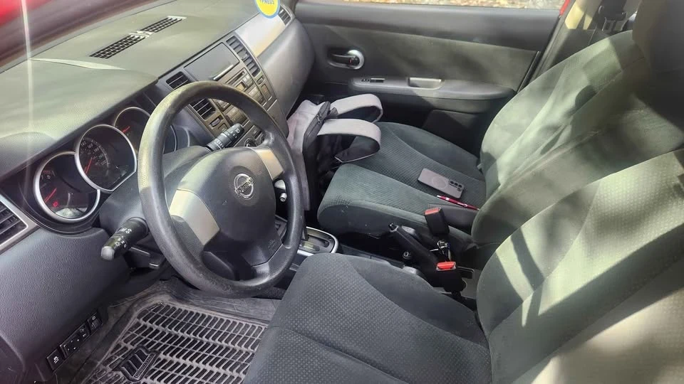 2012 Nissan Versa - Image 2 of 6