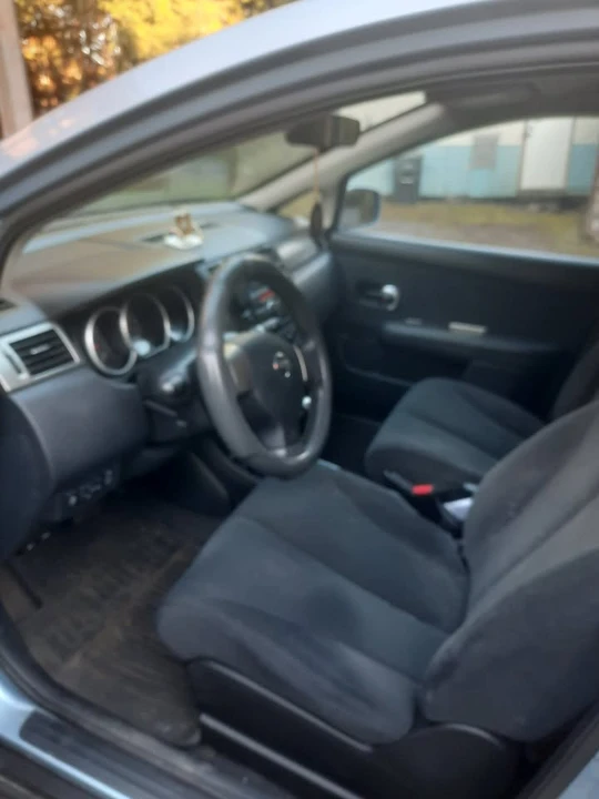 2012 Nissan Versa - Image 4 of 10