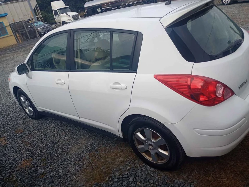 2012 Nissan Versa - Image 2 of 9