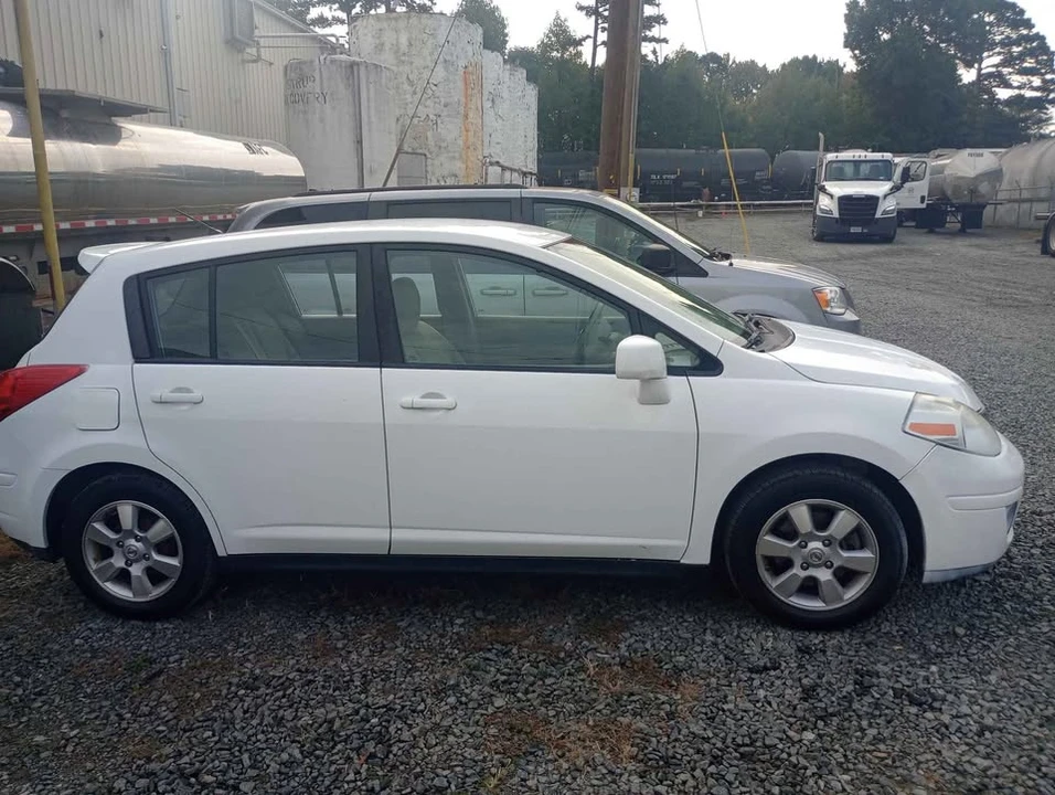 2012 Nissan Versa - Image 3 of 9