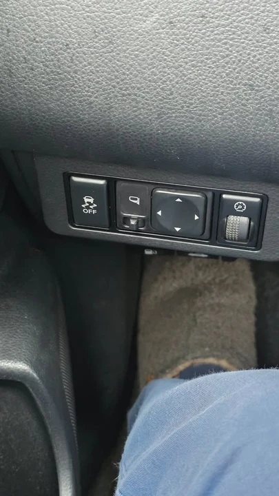 2012 Nissan Versa - Image 11 of 12
