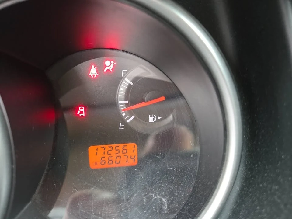 2012 Nissan Versa - Image 8 of 12
