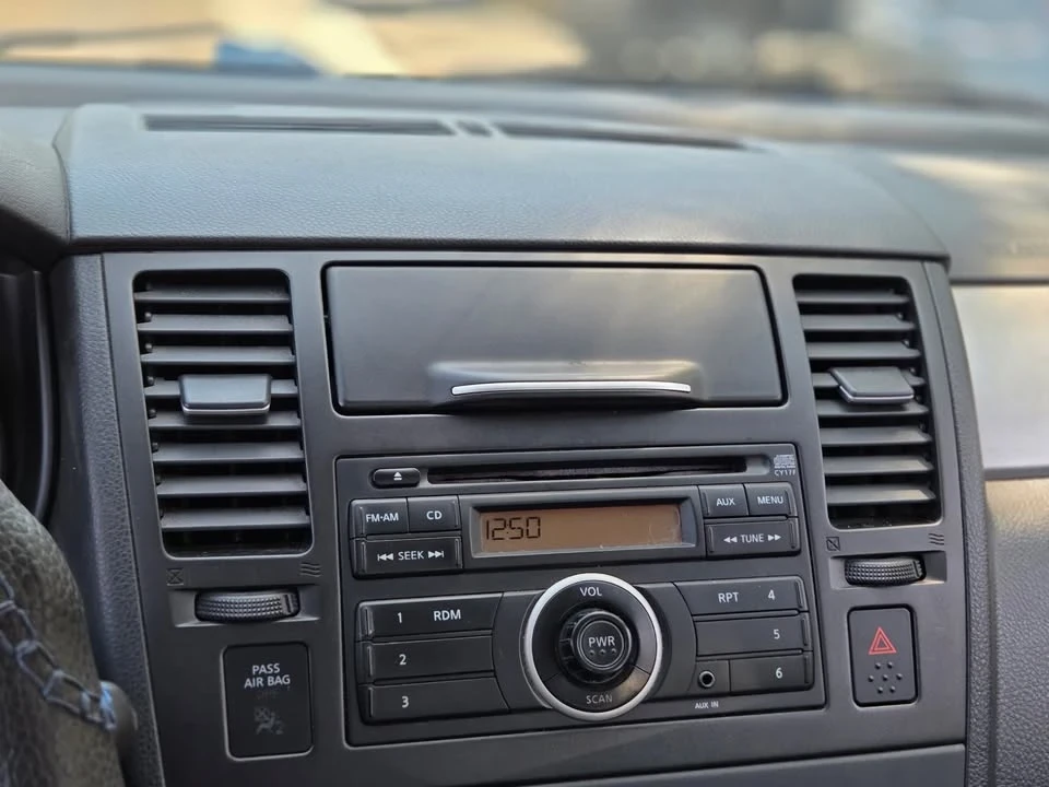 2012 Nissan Versa - Image 5 of 7