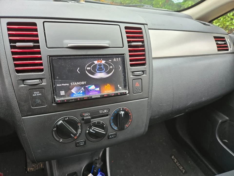 2012 Nissan Versa - Image 9 of 12