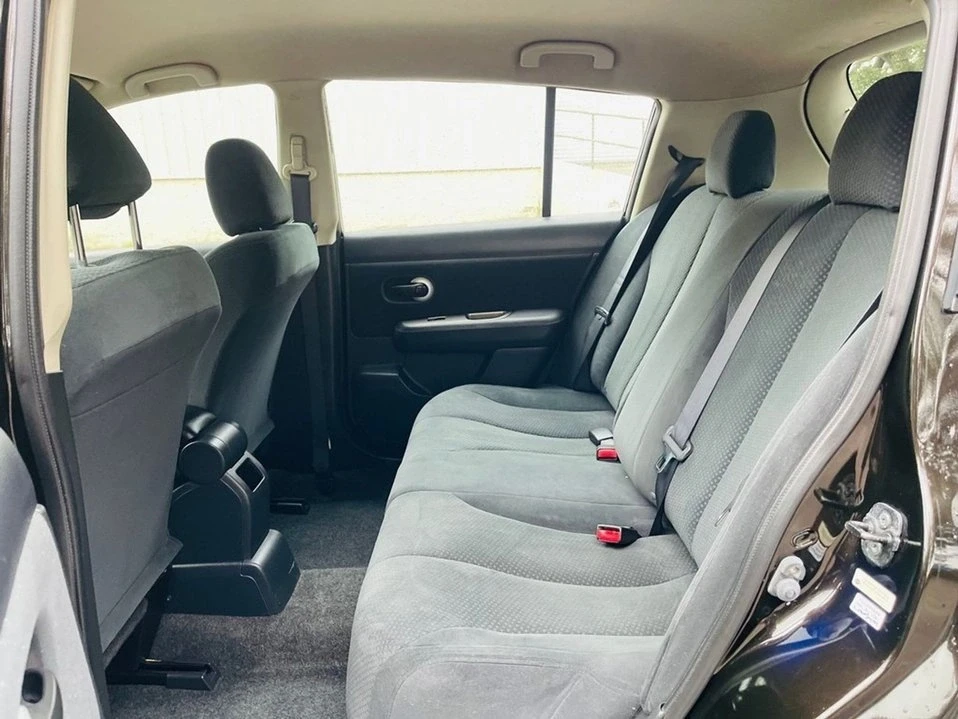 2012 Nissan Versa - Image 11 of 18