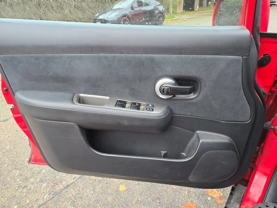 2012 Nissan Versa - Image 10 of 12